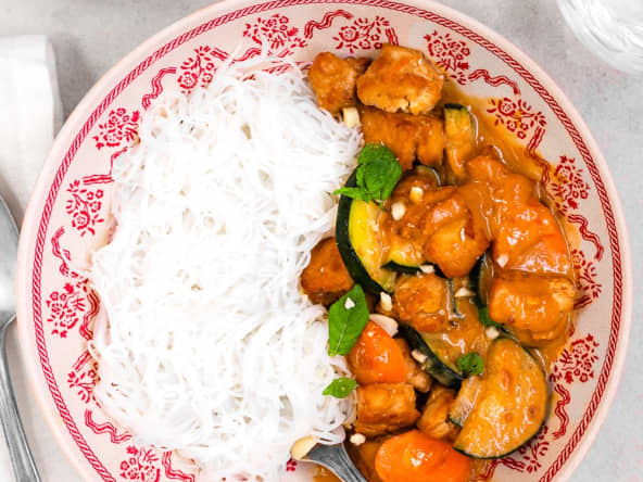 Tofu à la sauce crémeuse aux arachides : un délicieux plat végétalien