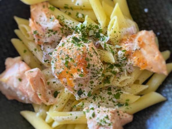 Pâtes penne au saumon à la crème citronnée
