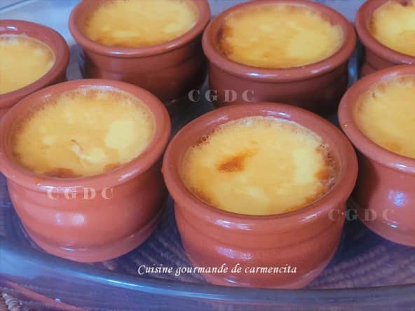 Petits flans aux oeufs à la vanille