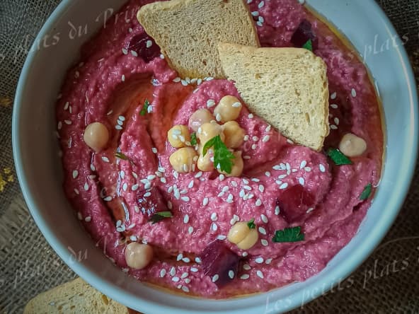 Dip de houmous à la betterave pour octobre rose