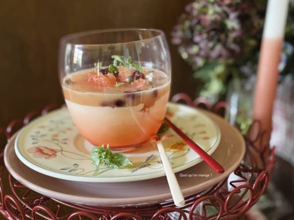 Yaourt grec au basilic, pamplemousse, cranberries séchées et pistaches