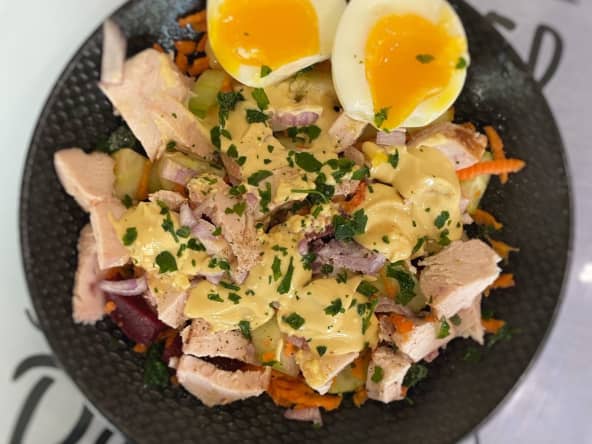 Salade de poulet oeuf mollet sauce mayonnaise originale au soja