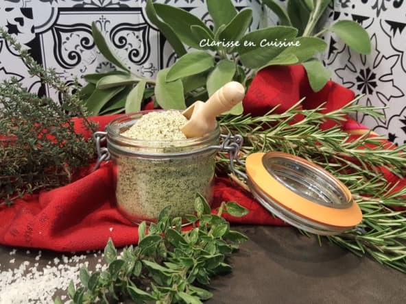 Sel aromatisé au romarin, au thym, à la livèche et à la sauge