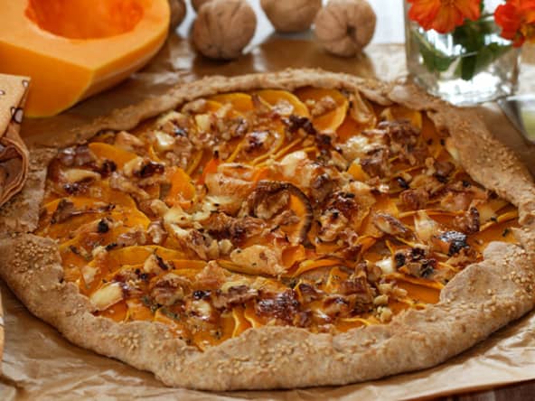Tarte rustique à la butternut, chèvre, noix et miel