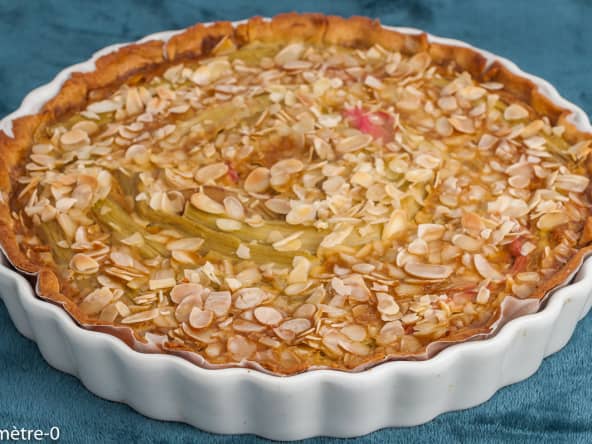Tarte à la rhubarbe sur pâte sablée extrêmement légère