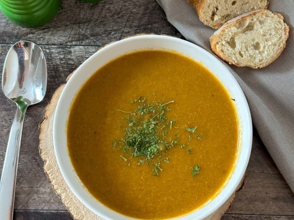 Potage aux légumes vide-frigo anti-gaspi