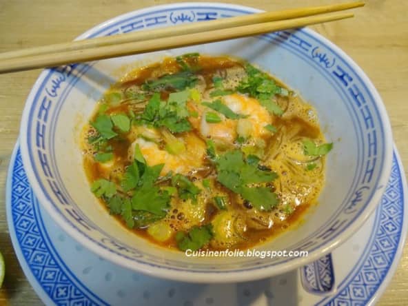 Bouillon thai aux crevettes, à la citronnelle et au gingembre