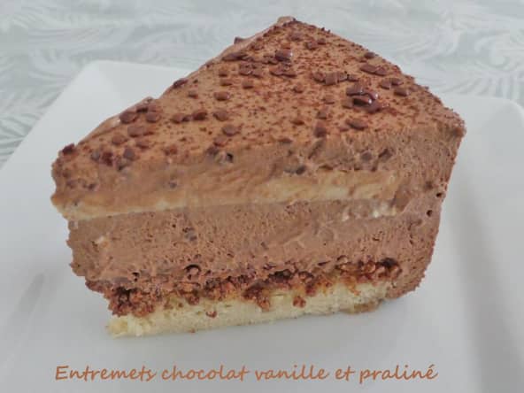 Entremets chocolat vanille et croustillant praliné