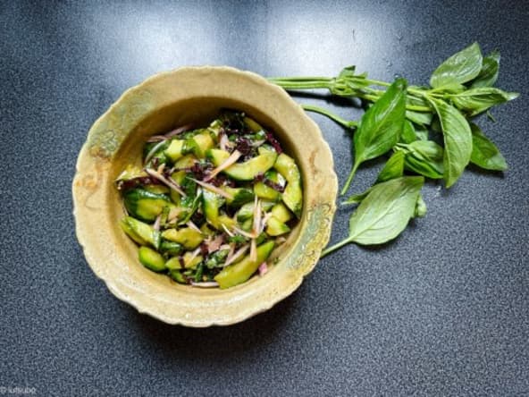 Spicy cucumber aux herbes