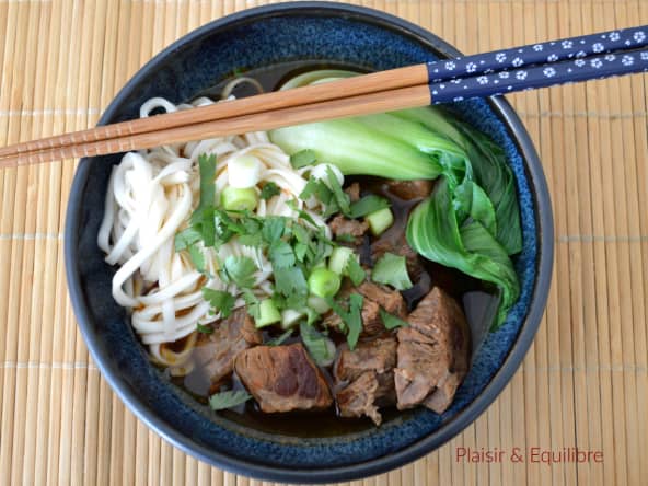 Soupe taïwanaise aux nouilles et boeuf Hong shao niu rou mian