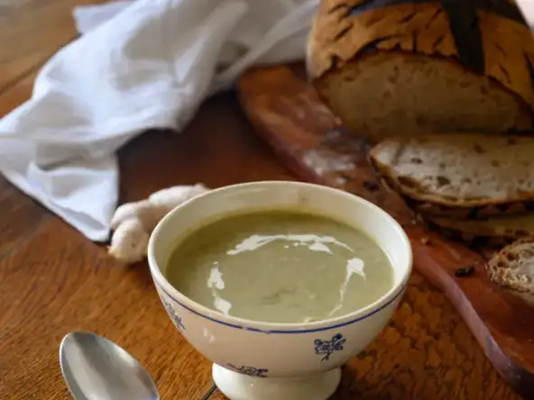 Soupe de poireaux, lardons, châtaigne et gingembre