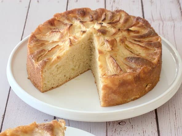 Gâteau au yaourt et aux pommes à l'ancienne
