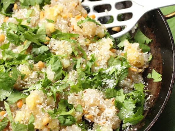 Tapioca sauté à l'indienne avec cacahuètes et pommes de terre, ou sabudana khichdi