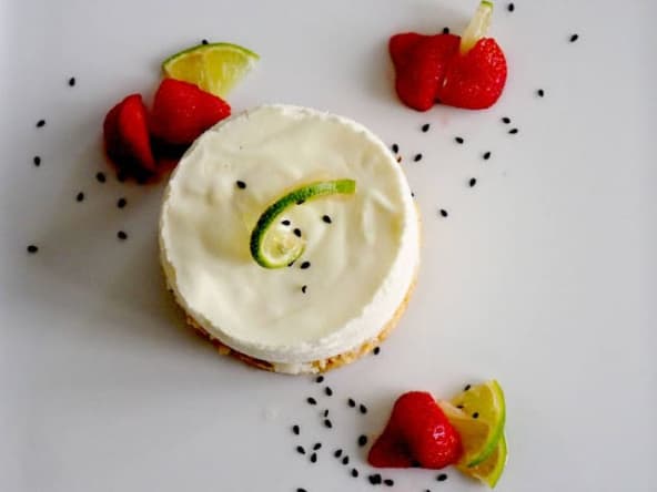 Entremets : une mousse citron yuzu, biscuit noisette