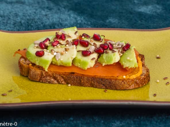 Tartine toute simple à la truite fumée et à l’avocat