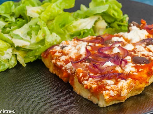 Omelette façon pizza aux olives et fromage féta