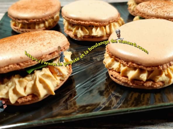 Macarons au foie gras et confit d'échalotes