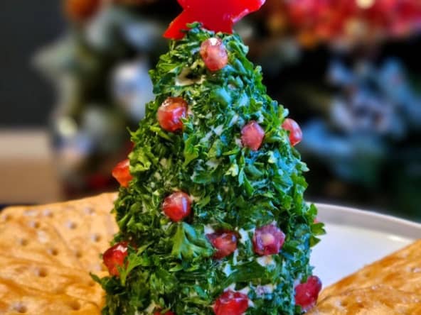 Sapin fromagé pour Noël : ce "Christmas tree cheese" au boursin va faire de l'effet à l'apéritif !