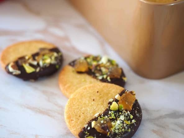 Bredele façon mendiants au chocolat, éclats d'orange confite et fruits secs