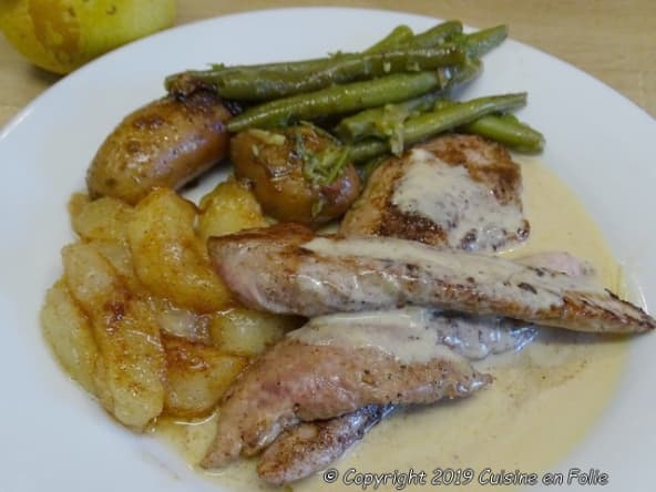 Aiguillettes de canard aux poires sauce 4 épices et fromage Bleu de brebis