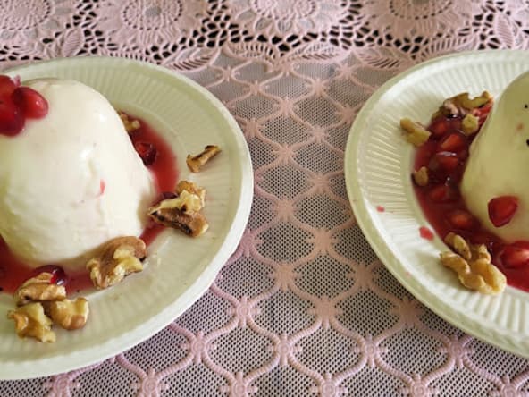 Panna cotta salée au fromage, et graines de grenade