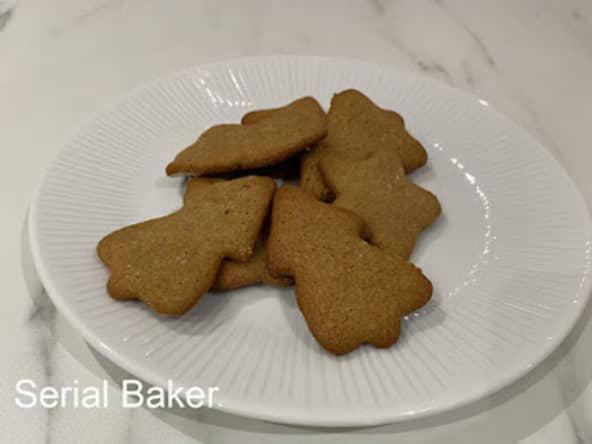 Des petits biscuits de Noël inspirés des pains d'épices alsaciens, au gingembre et au miel