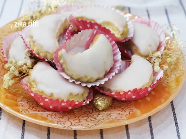 Des biscuits fondants et raffinés aux amandes, glaçage citron