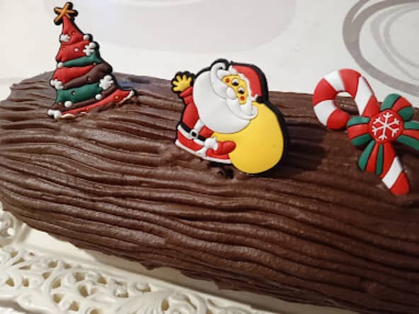 Une bûche à la ganache chocolat et au croustillant praliné