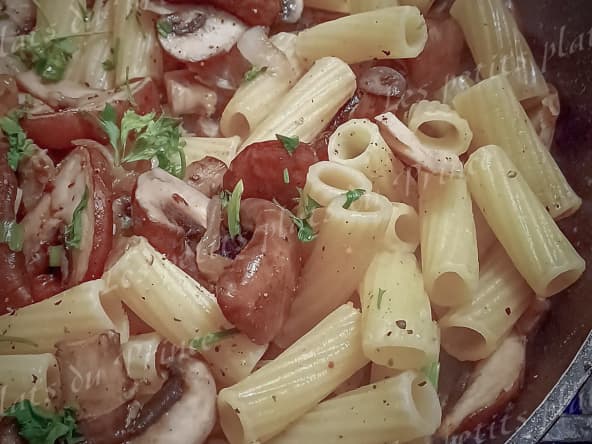 Recette antigaspi de pâtes rigatonis aux champignons et poulet