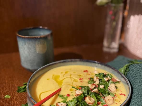 Soupe crémeuse de chou-fleur épicée au cumin et curcuma