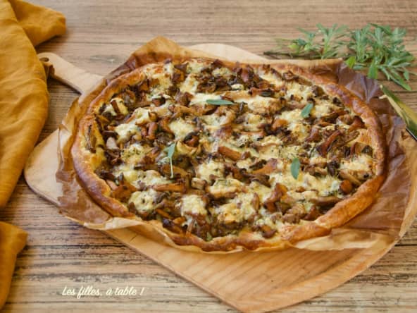 Tarte feuilletée aux pleurotes, girolles et fromage gorgonzola