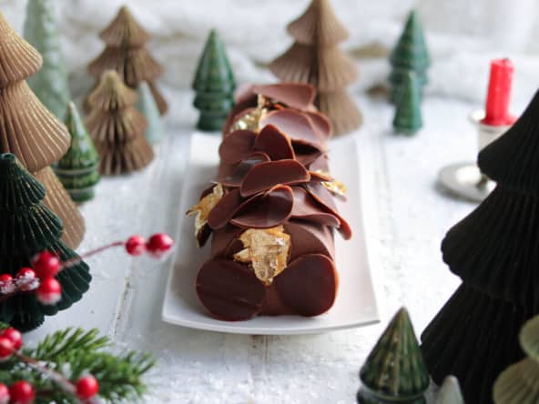 La recette d'une bûche de noël confit de poire, mousse au caramel et biscuit à la noisette
