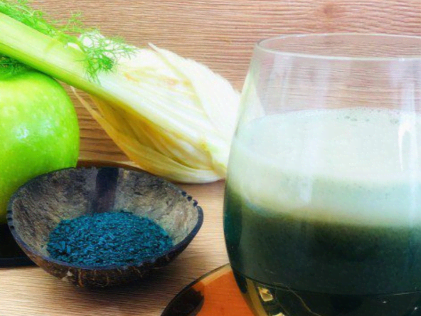Jus santé de pomme, fenouil et spriruline fait maison