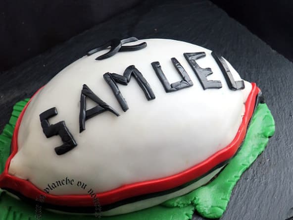 Gâteau d'anniversaire Ballon de rugby - du pain sur la planche.....ou nourrir sa tribu