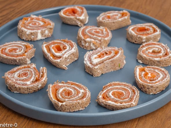 Pour l'apéro, des roulés de sarrasin à la truite fumée et au fromage frais