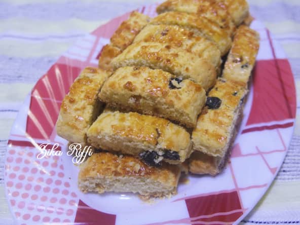 Croquants ou croquets aux raisins secs et aux amandes parfumés à la fleur d'oranger