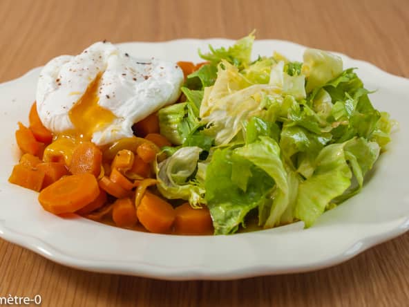 Poêlée de carottes aux œufs pochés : une recette de plat facile et rapide à faire
