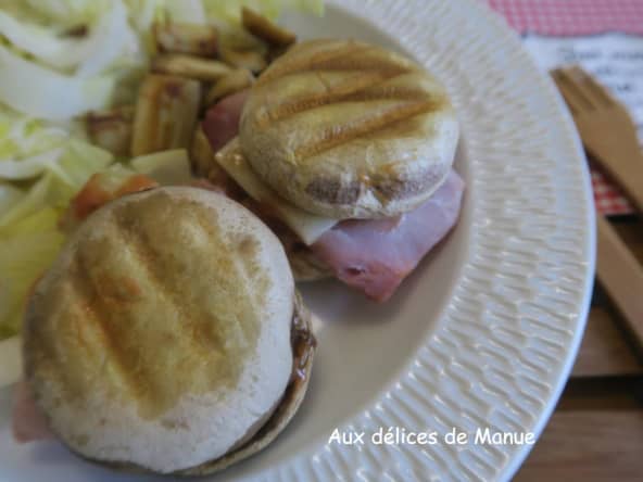 Burger et potatoes réalisés avec des gros champignons de Paris