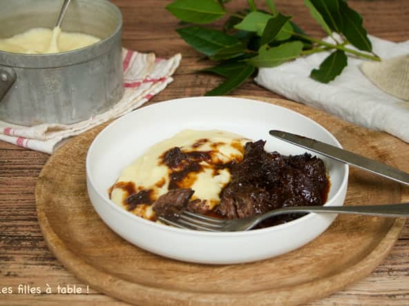 Joue de boeuf caramélisée et mousseline de panais, un plat très gourmand