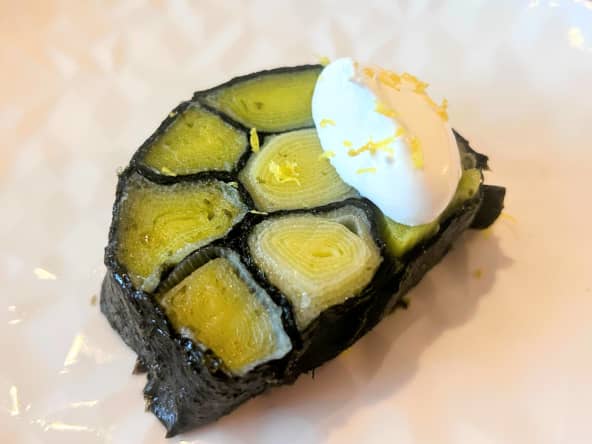 Mosaïque de poireaux vinaigrette façon maki et leur crème citronnée