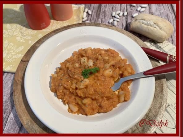 Haricots blancs à la tomate avec une pointe de piment