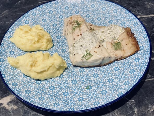 Filet de bar, purée de céleri et sauce crémée aux algues