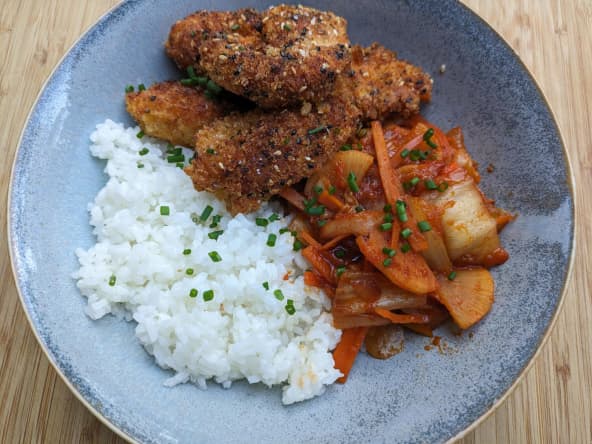 Poulet frit Coréen aux épices accompagné de kimchi