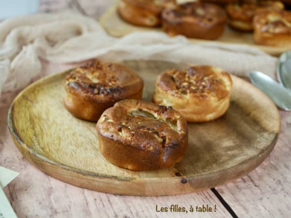 Petits moelleux pommes, poires et éclats de pistaches