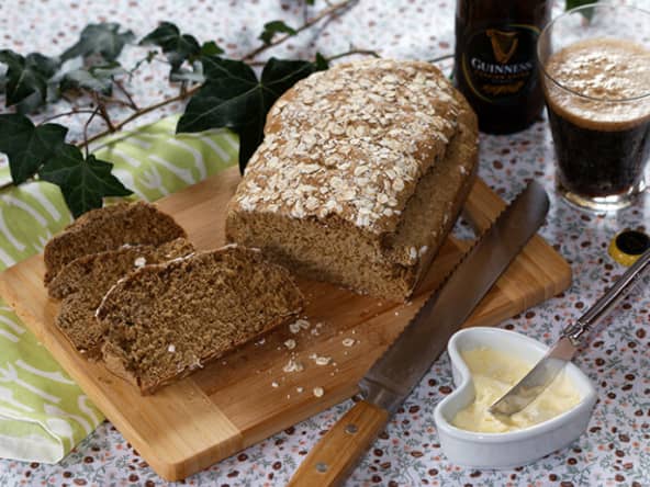 Pain soda irlandais à la Guinness fait maison pour la Saint-Patrick