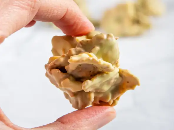 Roses des sables à base de chocolat blanc aux amandes et thé matcha