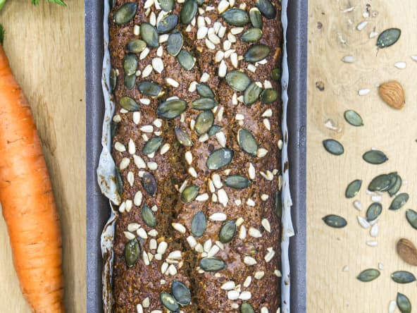 Carrot-cake végétalien à la banane et aux graines