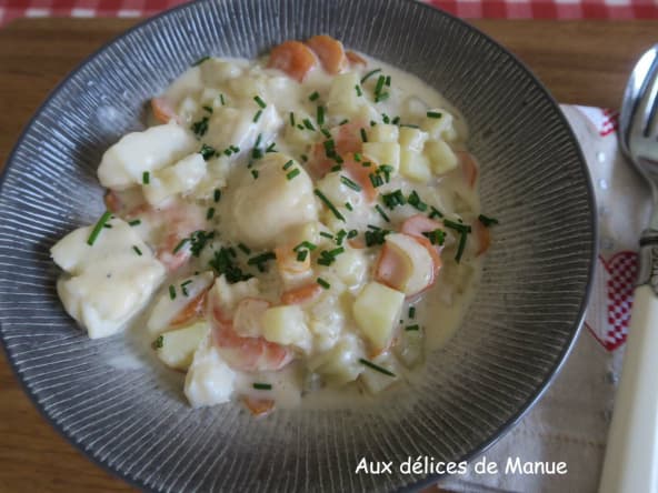 Recette de chaudrée de noix de Saint-Jacques, cabillaud et crevettes à la crème