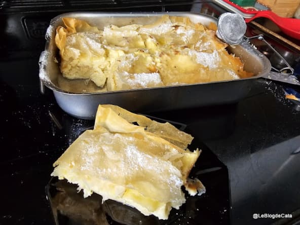 Gâteau aux poires, fromage blanc et pâte filo/ Plăcintă cu brânză