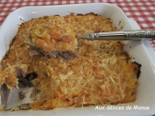 Hachis parmentier de pommes de terre et carottes aux cuisses de poulet confites